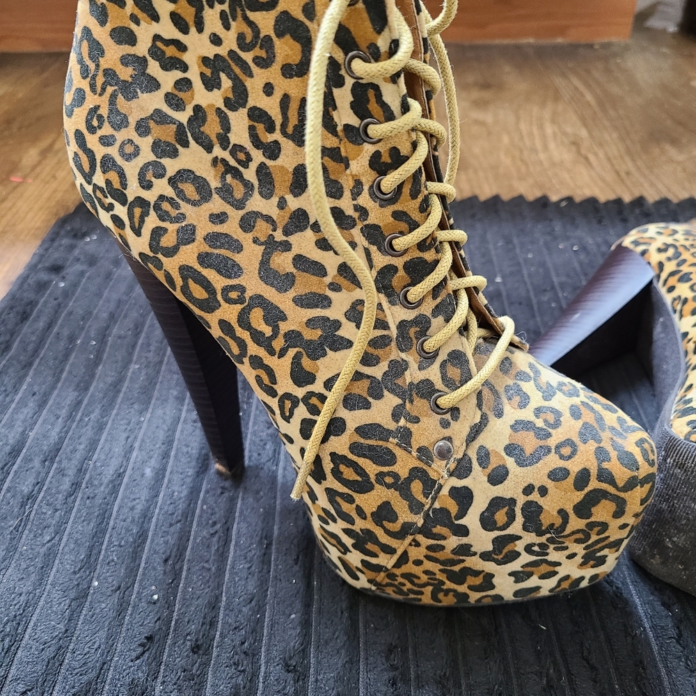 Justfab platform booties - Picture 2 of 3
